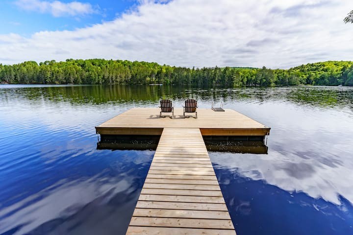 Perfect Lakefront Cottage ~ 5BR ~ Starlink WiFi