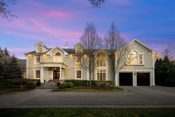 Luxury Lakefront | Games, Firepit, Piano & Views