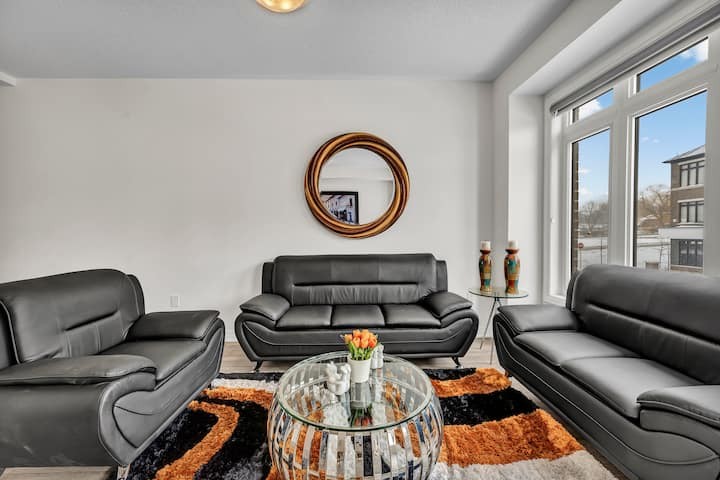 Modern 3BR Home • King Suite • Parking • Laundry