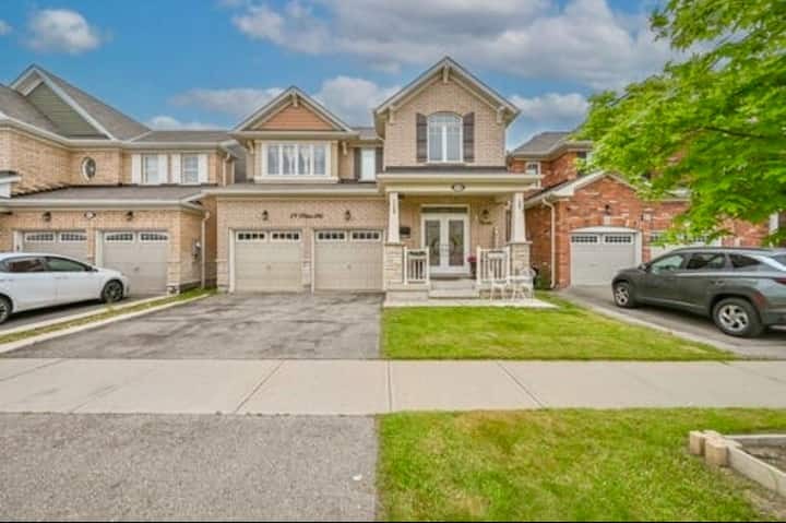 Chic Modern Retreat for 8~Open Layout~Private Deck