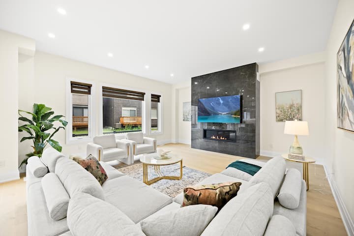 6BR Brampton Detached ~ 100% Spotless & Private