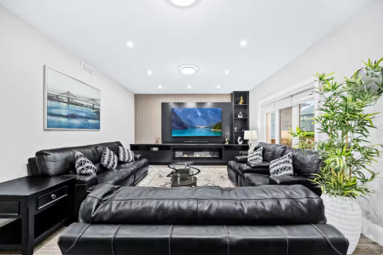 5BR Paris Home | 6 Beds | Backyard | Basketball