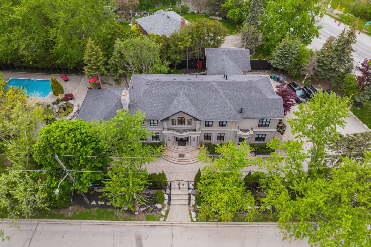 Lorne Park Executive Mansion | Relax and Delight